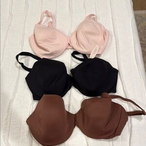 Victoria's Secret Pink and Black Seamless Bras